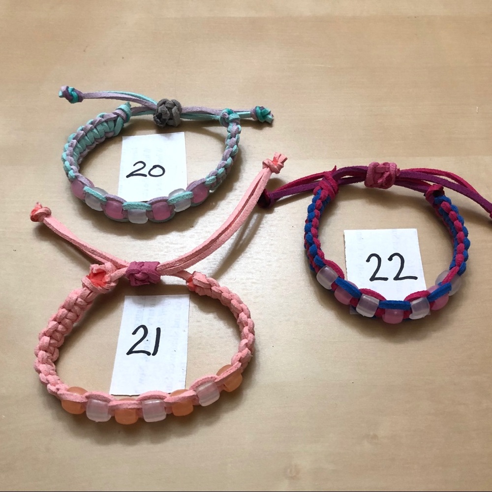 🌻Glow-in-the-dark & UV Light Sensitive Bracelet - Picture 6 of 8